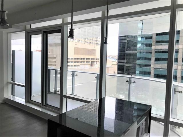 1003 - 1 Bloor St E, Condo with 1 bedrooms, 1 bathrooms and 0 parking in Toronto ON | Image 5