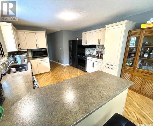 2550 Cardinal Crescent, House detached with 3 bedrooms, 4 bathrooms and null parking in North Battleford CY SK | Image 7