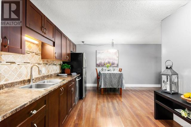 309 - 4724 Uplands Dr, Condo with 2 bedrooms, 1 bathrooms and 1 parking in Nanaimo BC | Card Image