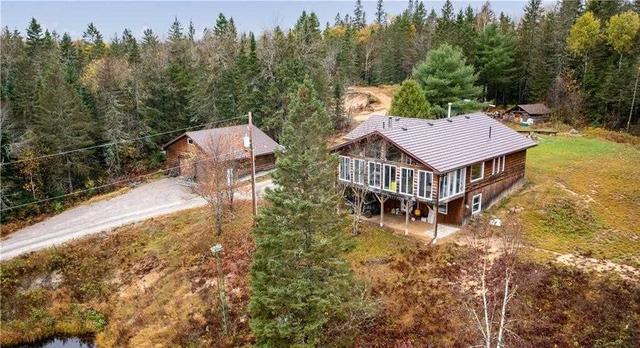 348 Halls Rd E, House detached with 2 bedrooms, 3 bathrooms and 22 parking in Magnetawan ON | Image 12