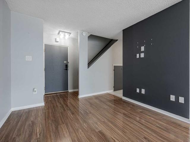 108 - 454 Centre St S, Condo with 3 bedrooms, 1 bathrooms and 1 parking in Oshawa ON | Image 4