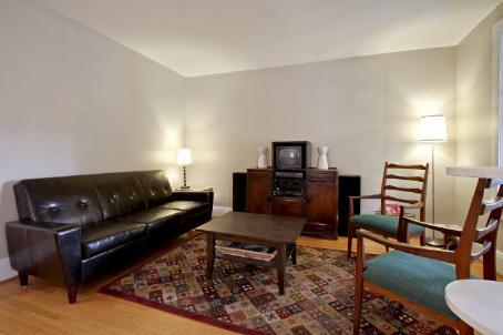 8 Twelfth St, House detached with 2 bedrooms, 2 bathrooms and 1 parking in Toronto ON | Image 3