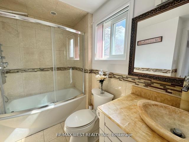 26 Elmvale Cres, House detached with 4 bedrooms, 5 bathrooms and 7 parking in Toronto ON | Image 24