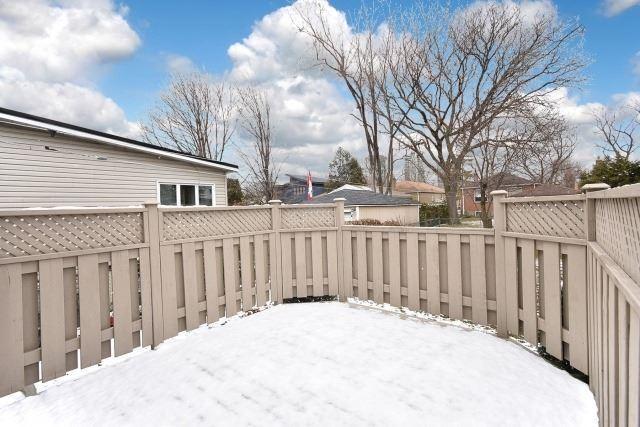 8 Thames Ave, House detached with 2 bedrooms, 1 bathrooms and 4 parking in Toronto ON | Image 12