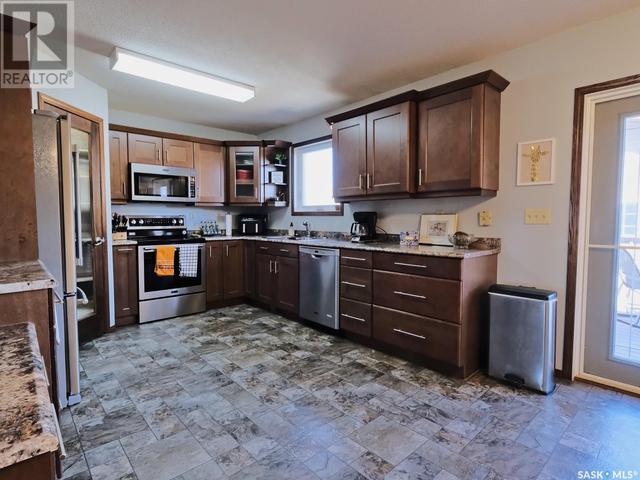407 3rd Avenue E, House detached with 4 bedrooms, 2 bathrooms and null parking in Rosetown SK | Image 16