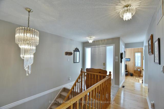 21 Kelley Cres, House detached with 4 bedrooms, 3 bathrooms and 8 parking in Wasaga Beach ON | Image 2