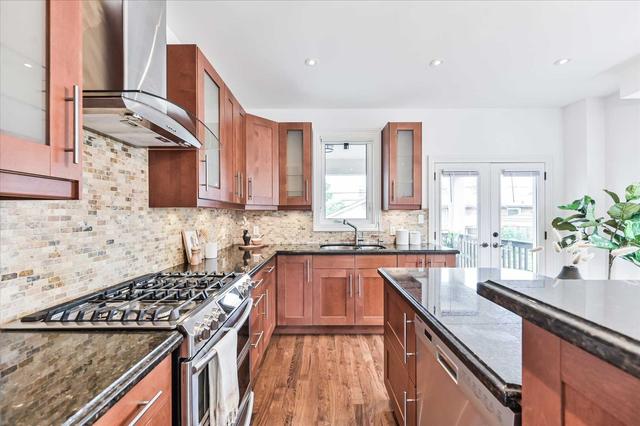 91 Simpson Ave, House detached with 2 bedrooms, 3 bathrooms and 3 parking in Toronto ON | Image 3