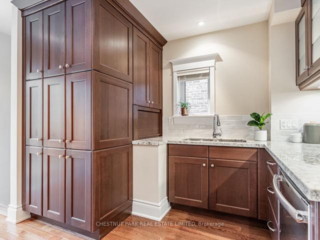 18 Taunton Rd, House semidetached with 2 bedrooms, 2 bathrooms and 1 parking in Toronto ON | Image 2
