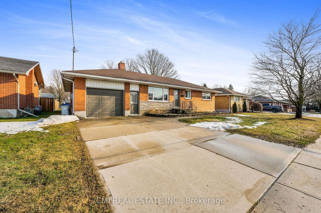 886 York Ave N, House detached with 2 bedrooms, 2 bathrooms and 5 parking in North Perth ON | Image 1