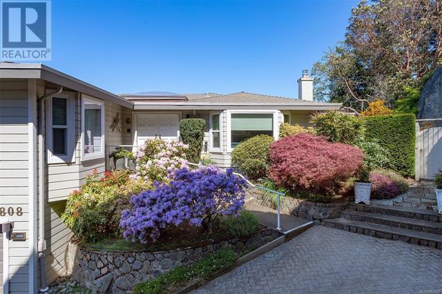 808 - 2829 Arbutus Rd, House attached with 3 bedrooms, 3 bathrooms and 2 parking in Saanich BC | Image 15