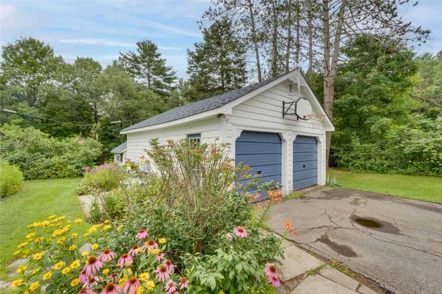 1949 Manitoba St, House detached with 4 bedrooms, 2 bathrooms and 9 parking in Bracebridge ON | Image 21