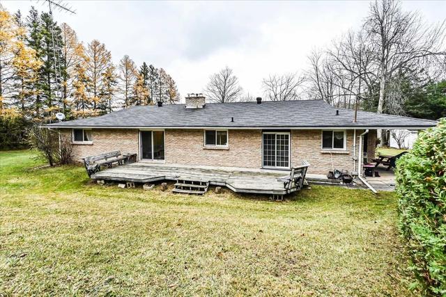 2216 Olde Base Line Rd, House detached with 3 bedrooms, 2 bathrooms and 17 parking in Caledon ON | Image 3