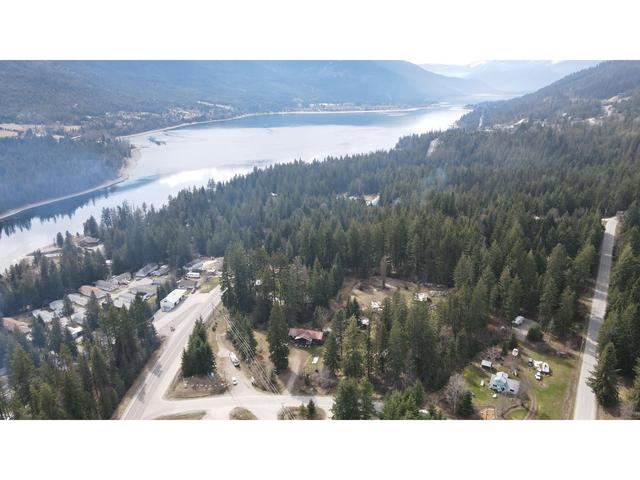 325 Beggs Road, House detached with 4 bedrooms, 2 bathrooms and null parking in Central Kootenay E BC | Image 36
