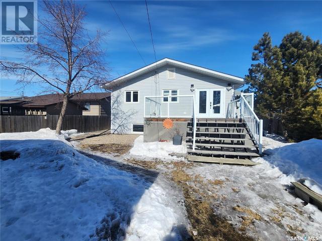 733 8th Avenue W, House detached with 4 bedrooms, 2 bathrooms and null parking in Melville SK | Image 3