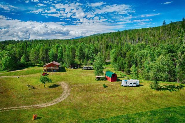 8346 Highway 3, House detached with 4 bedrooms, 2 bathrooms and null parking in Central Kootenay B BC | Card Image