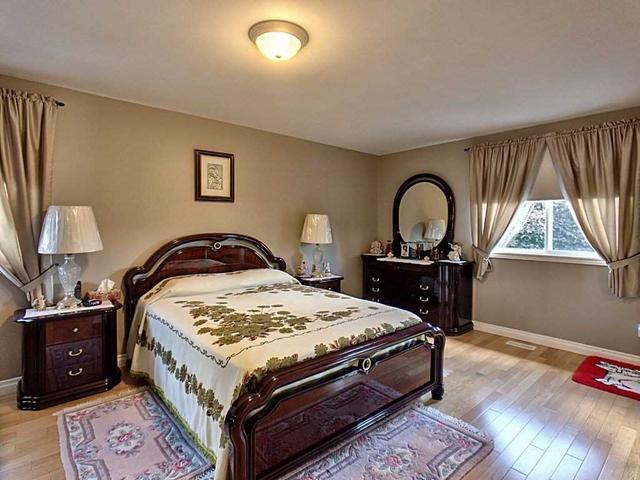 38 Carroll Cres, House detached with 3 bedrooms, 3 bathrooms and 6 parking in Guelph ON | Image 2