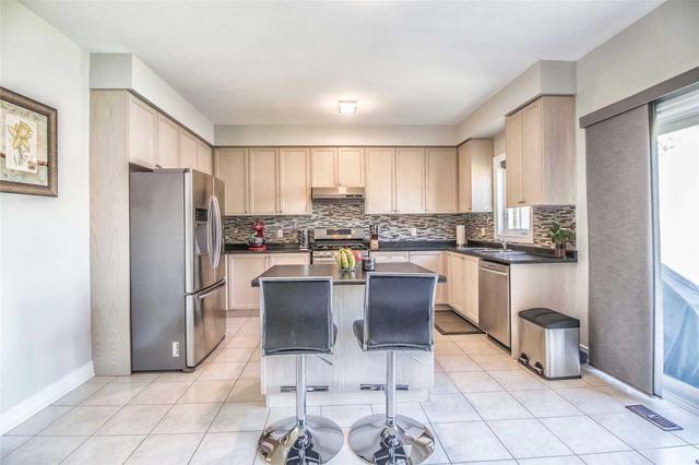 20 Red Ash Crt, House detached with 4 bedrooms, 4 bathrooms and 5 parking in Brampton ON | Image 6