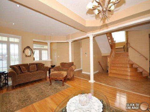 83 Bonnydon Cres, House detached with 4 bedrooms, 4 bathrooms and 2 parking in Toronto ON | Image 3