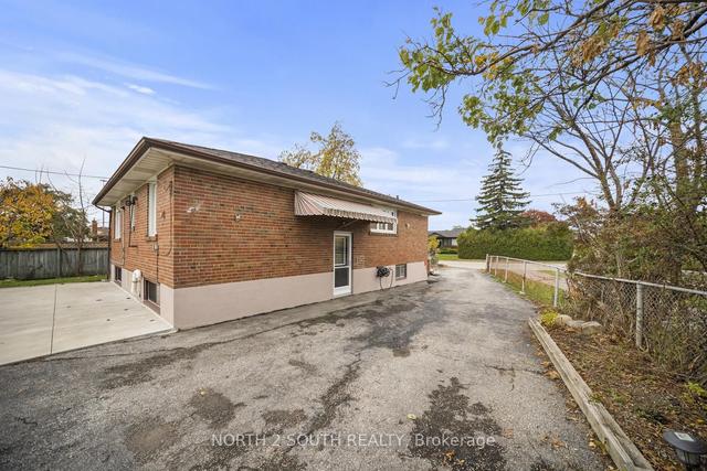 24 Deverell Cres, House detached with 3 bedrooms, 2 bathrooms and 7 parking in Toronto ON | Image 28