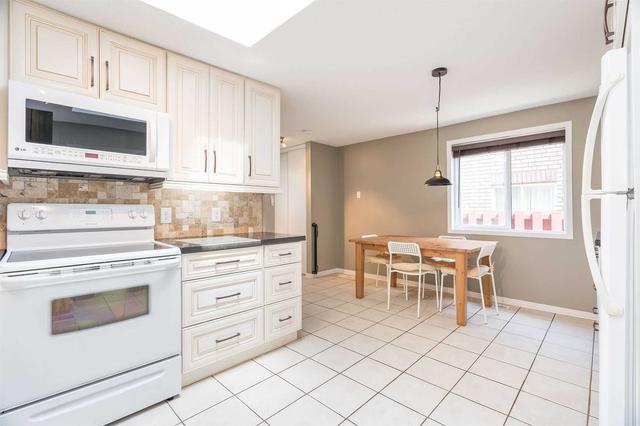 19 Seymour Cres, House attached with 2 bedrooms, 2 bathrooms and 4 parking in Barrie ON | Image 12