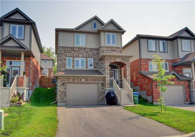 104 Oakes Cres, House detached with 3 bedrooms, 3 bathrooms and 4 parking in Guelph ON | Image 1