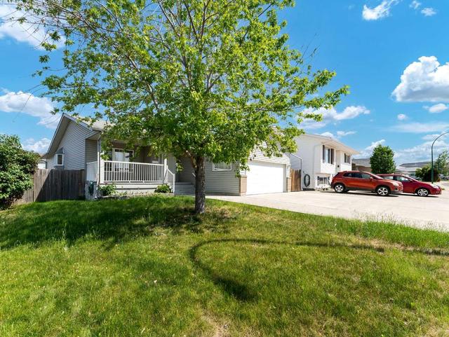 3 Sage Close Se, House detached with 5 bedrooms, 2 bathrooms and 2 parking in Medicine Hat AB | Image 2