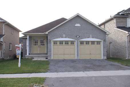 130 Huntington Cres, House detached with 3 bedrooms, 3 bathrooms and 2 parking in Clarington ON | Image 2