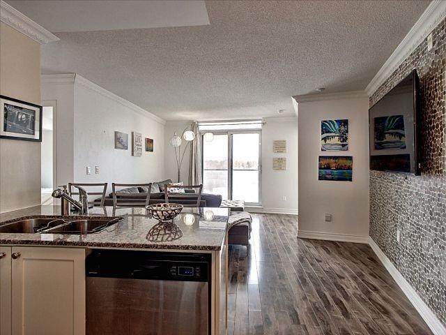 407 - 18 Valley Woods Rd, Condo with 2 bedrooms, 2 bathrooms and 1 parking in Toronto ON | Image 6