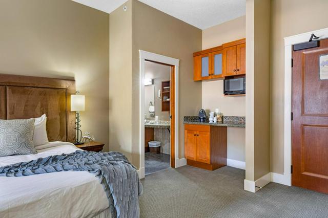 401 - 191 Kananaskis Way, Condo with 2 bedrooms, 2 bathrooms and 1 parking in Canmore AB | Image 8