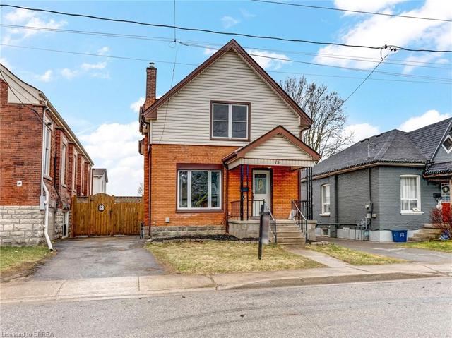 15 Edward Street, House detached with 3 bedrooms, 1 bathrooms and 2 parking in Brantford ON | Image 1