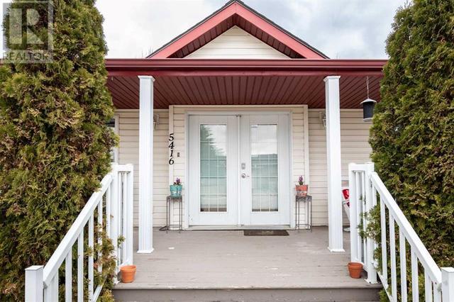 5416 49a Avenue, House detached with 4 bedrooms, 2 bathrooms and 1 parking in Alix AB | Image 3