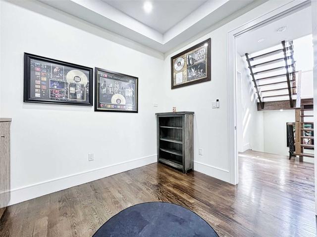 62 Glenhaven St, House detached with 4 bedrooms, 5 bathrooms and 4 parking in Toronto ON | Image 3