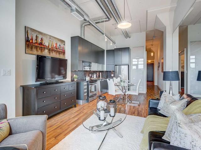 340 - 380 Macpherson Ave, Condo with 2 bedrooms, 1 bathrooms and 1 parking in Toronto ON | Image 4