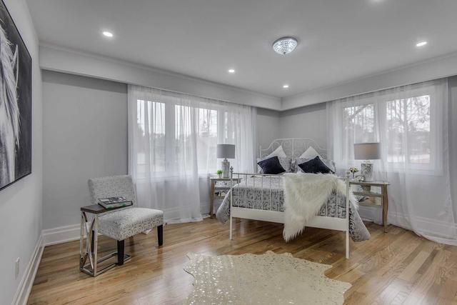 1 Cloebury Crt, House detached with 3 bedrooms, 3 bathrooms and 6 parking in Toronto ON | Image 10
