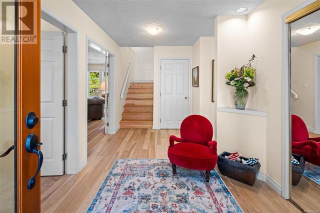 1573 Mayneview Terr, House detached with 3 bedrooms, 3 bathrooms and 4 parking in North Saanich BC | Image 7