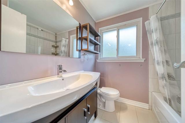 71 Ardgowan Cres, House detached with 4 bedrooms, 3 bathrooms and 2 parking in Toronto ON | Image 17