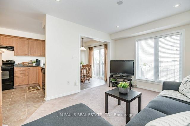 11 Newport Cres, House attached with 3 bedrooms, 3 bathrooms and 3 parking in Hamilton ON | Image 7
