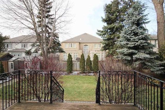 122 Yorkminster Rd, House detached with 4 bedrooms, 5 bathrooms and 2 parking in Toronto ON | Image 2