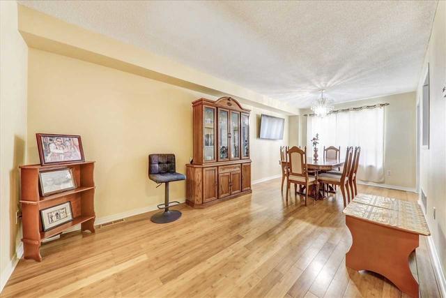 136 Kayla Cres, House attached with 3 bedrooms, 4 bathrooms and 3 parking in Vaughan ON | Image 29