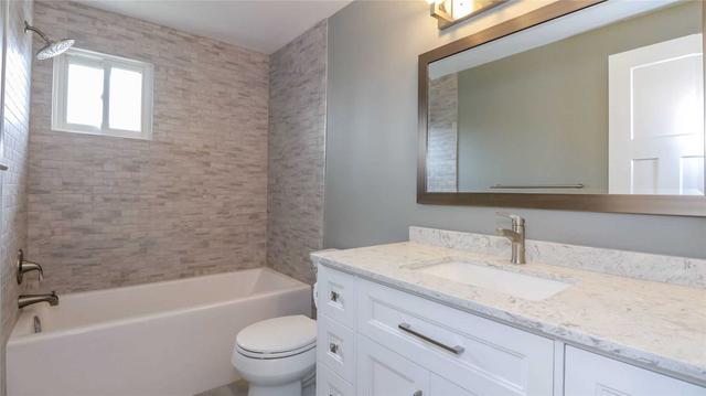 31 Jeffrey St, House detached with 3 bedrooms, 2 bathrooms and 3 parking in Barrie ON | Image 9