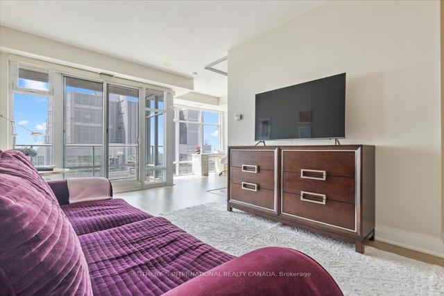 4104 - 2191 Yonge St, Condo with 1 bedrooms, 1 bathrooms and 1 parking in Toronto ON | Image 3
