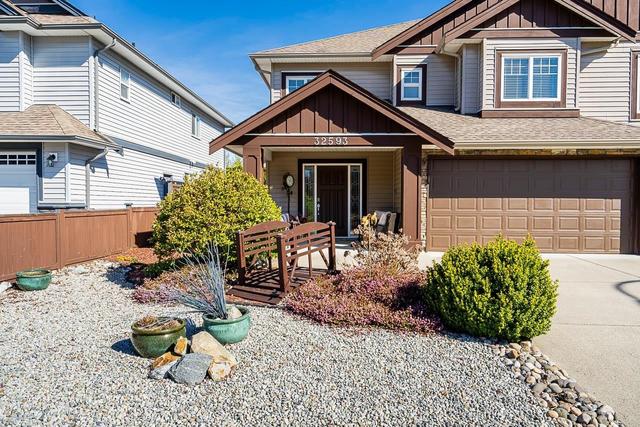 32593 Carter Avenue, House detached with 5 bedrooms, 4 bathrooms and 6 parking in Mission BC | Image 3