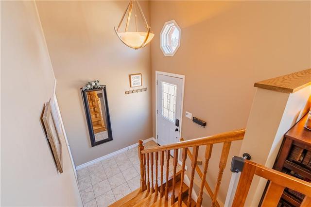 18 Briarwood Drive, House detached with 4 bedrooms, 2 bathrooms and 4 parking in Petawawa ON | Image 3