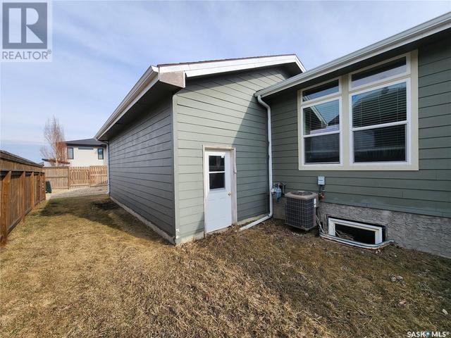 770 Johnston Drive Ne, House detached with 5 bedrooms, 3 bathrooms and null parking in Weyburn SK | Image 4