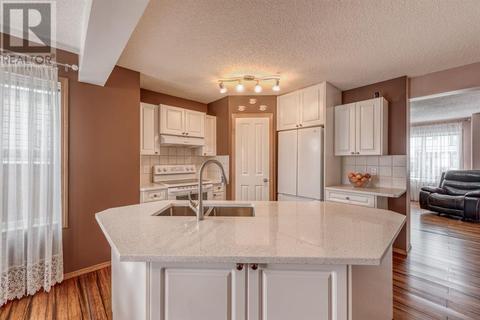 160 Eversyde Circle Sw, House detached with 3 bedrooms, 2 bathrooms and 4 parking in Calgary AB | Card Image