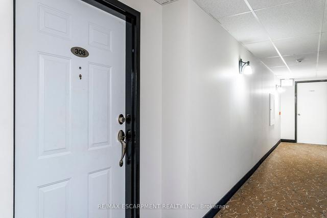 308 - 970 Golf Links Rd, Condo with 2 bedrooms, 2 bathrooms and 1 parking in Hamilton ON | Image 12