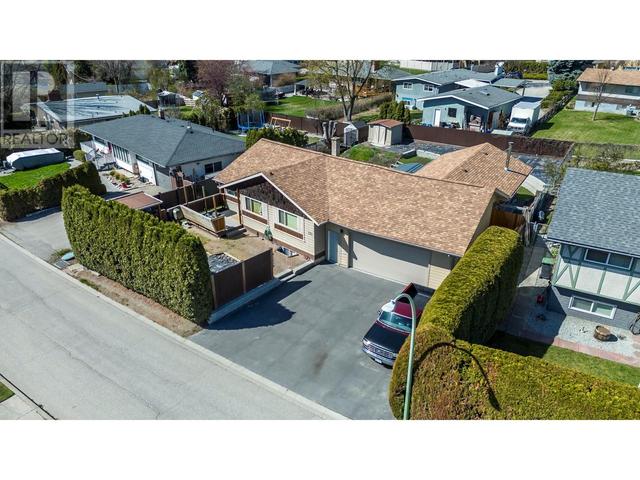 730 Glenmore Drive, House detached with 5 bedrooms, 2 bathrooms and 3 parking in Kelowna BC | Image 2