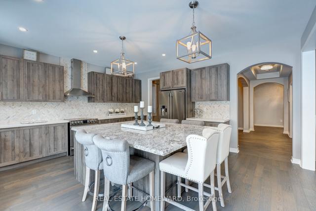 1809 Castlepoint Dr, House detached with 5 bedrooms, 4 bathrooms and 4 parking in Oshawa ON | Image 2
