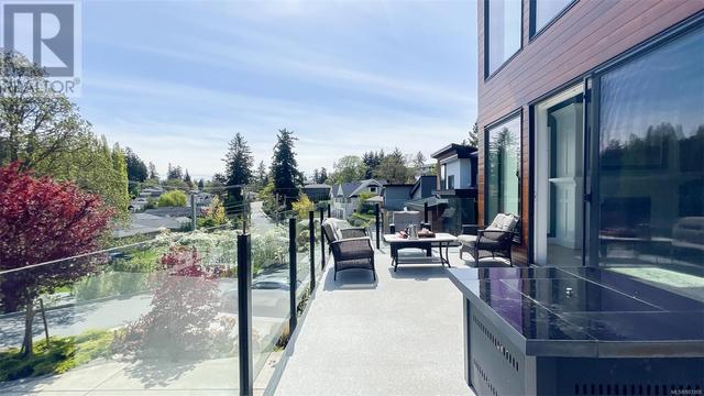 3894 Wilkinson Rd, House detached with 6 bedrooms, 5 bathrooms and 6 parking in Saanich BC | Image 30