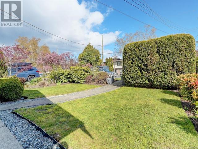 2514 Empire St, House detached with 2 bedrooms, 1 bathrooms and 3 parking in Victoria BC | Image 21